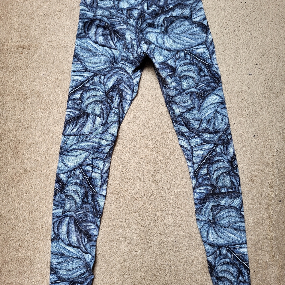 NWOT, Rare blue leaf print Lululemon wunder under Hi-rise leggings size 10! - Picture 3 of 8